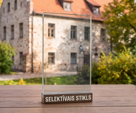 Caurspīdīgs ar selektīvo stiklu